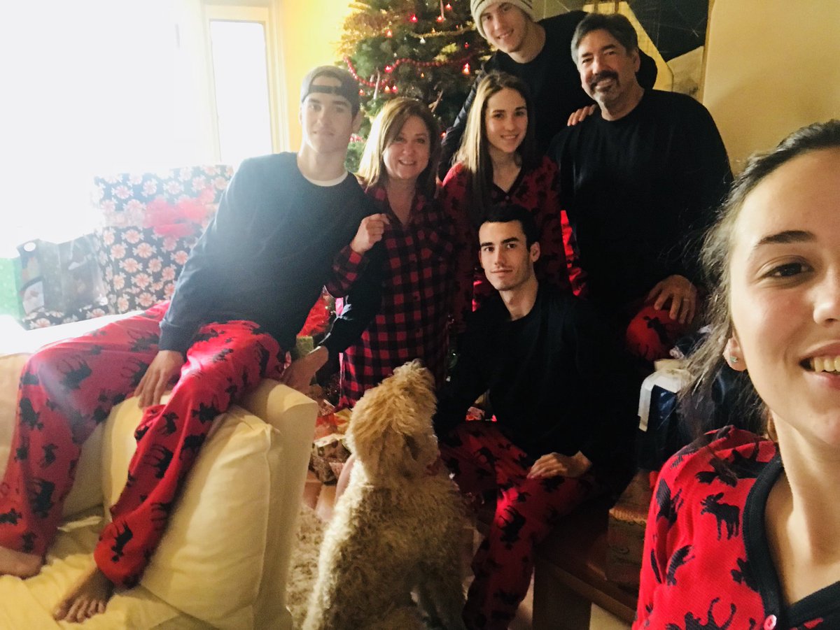 signebest10's tweet image. My family knows whatsup for Christmas🎄❤️