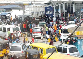 daily_trust's tweet photo. Petrol pump price hits N250 per litre

https://t.co/3dzhqbgMxs https://t.co/BteSurYK0V