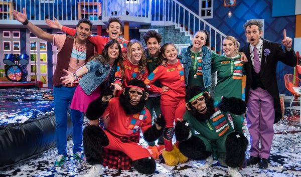 brightkarols's tweet photo. Cuando fueron a pijama party y compitieron entre si y estaba sofia carson #MemoriesOfSoyLuna https://t.co/KOlwCQ6Pmu