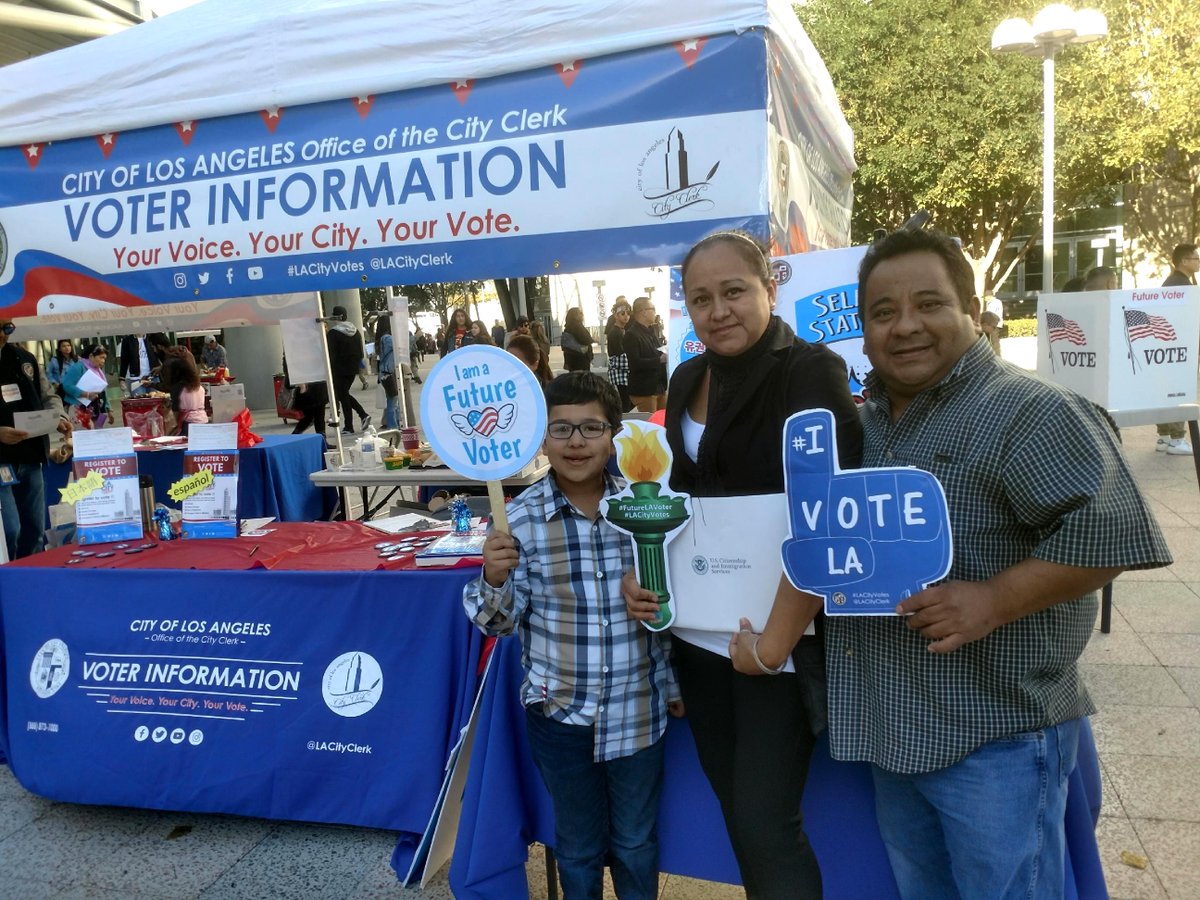 LACityClerk's tweet photo. City Clerk Outreach team was registering newly sworn-in citizens to vote at the Convention Center. We thank everyone who made us part of this exciting process!

#futurevoter #LACityVotes #NewAmerican #registertovote https://t.co/3bQw4AyWi2