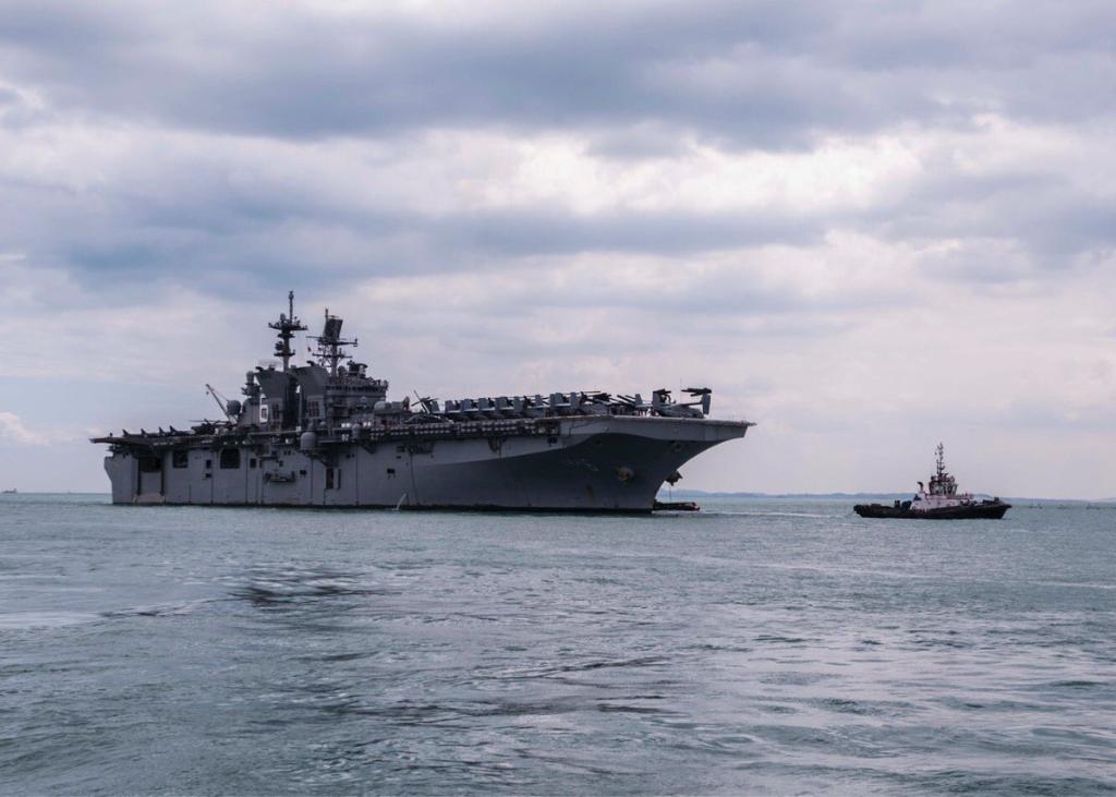 USNavy's tweet photo. MT @Amphib7FLT: #USSAmerica arrives in Singapore for holiday visit as deployment continues. America has been in @US7thFleet since mid-December after completing ops in @US5thFleet. https://t.co/qWQOx1Ix6s