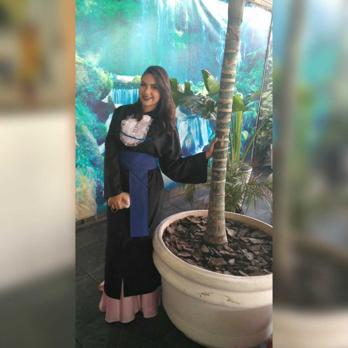ThuaneMartins15's tweet photo. Nada é tão nosso quanto os nossos sonhos. #formanda2017 🎓✨ https://t.co/Wmkkp63QbT
