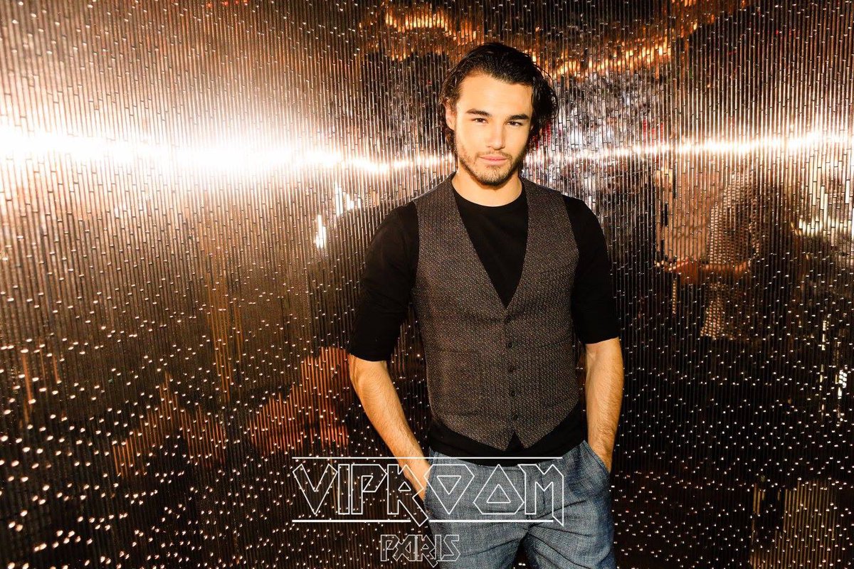 anthonyc_fans's tweet photo. 4 décembre 2017
VIP ROOM Paris
@Anthonycolette_ https://t.co/FaYfYs7N3P