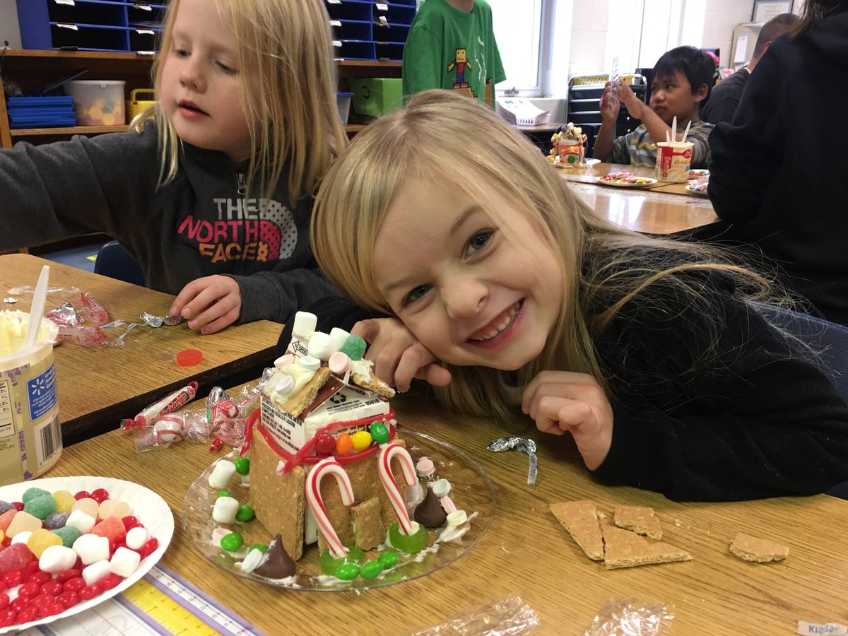 MrsRamirez3's tweet photo. Gingerbread House fun from yesterday! So much fun I forgot to tweet! https://t.co/GhUkN21sMQ