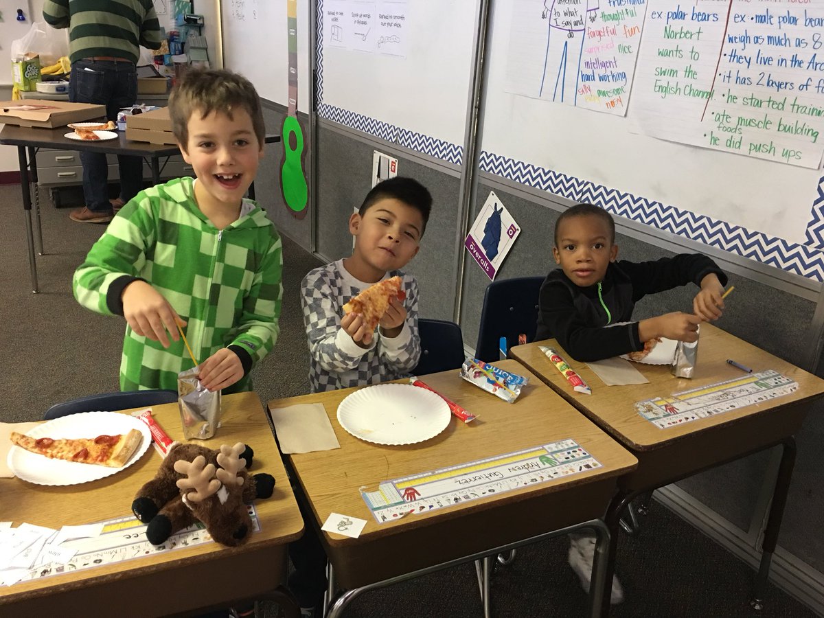 MrsRamirez3's tweet photo. Pizza Party! 🍕🍕🍕 So thankful for AWESOME parents who made our last day before winter break a great one! #happyclassrooms https://t.co/ECEG9DEFZ3
