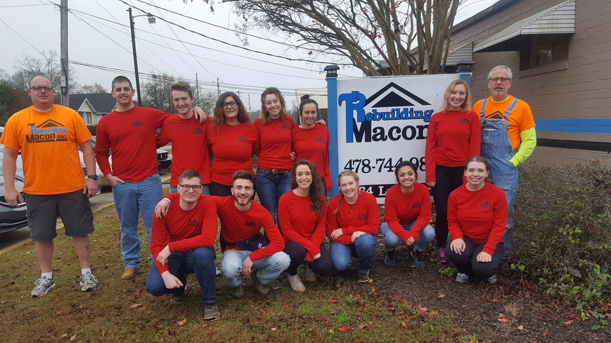 Our team from #SVSU has built a porch, rebuilt part of a roof, replaced siding and handrails, and cleaned up yards. What a great group of hardworking students! We wish them safe travels as they make the long journey back to Michigan tomorrow. #RebuildingMacon #AlternativeBreaks