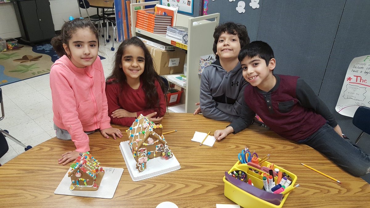 MrsMorenoEL's tweet photo. Holiday fun! Have a nice Winter Break! 
#oneeonelonedistrict #CRidgepride https://t.co/TQXTYqz1Sp