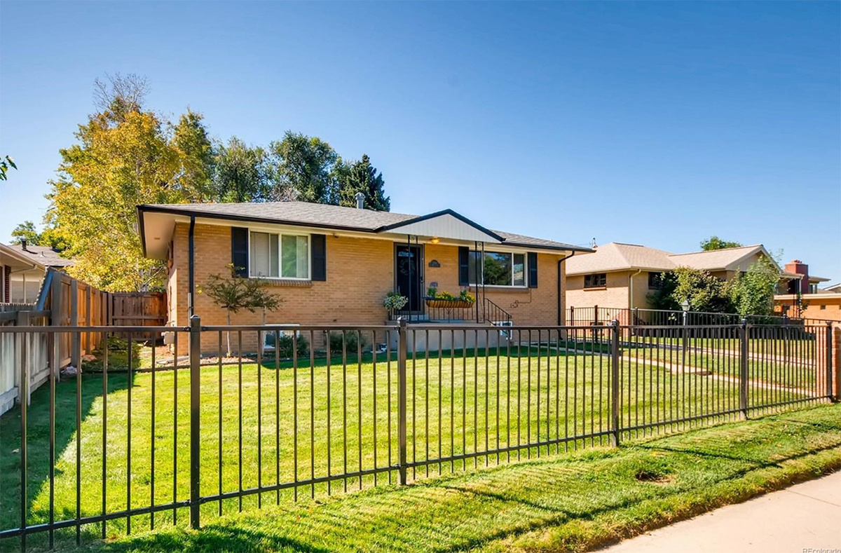 McClainGroupCo's tweet photo. Treat yourself this holiday season by living and investing in one of the most desirable neighborhoods in #Denver! This classic #CoryMerrill brick ranch features a spacious front yard, along with expansive tree-lined lawn and patio. Call us now for a showing! #McClainGroup https://t.co/eaxoa5mf3u