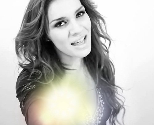 #FelizCumpleLauraCaro