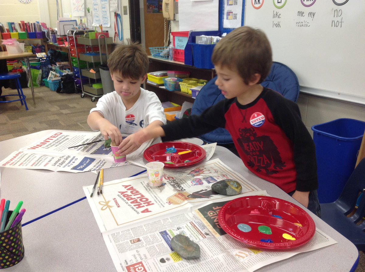 Kraus22A's tweet photo. Painting and spreading kindness in the Rock Kindness Club! #KindnessMatters #HawLAB https://t.co/6jr66l9qwV