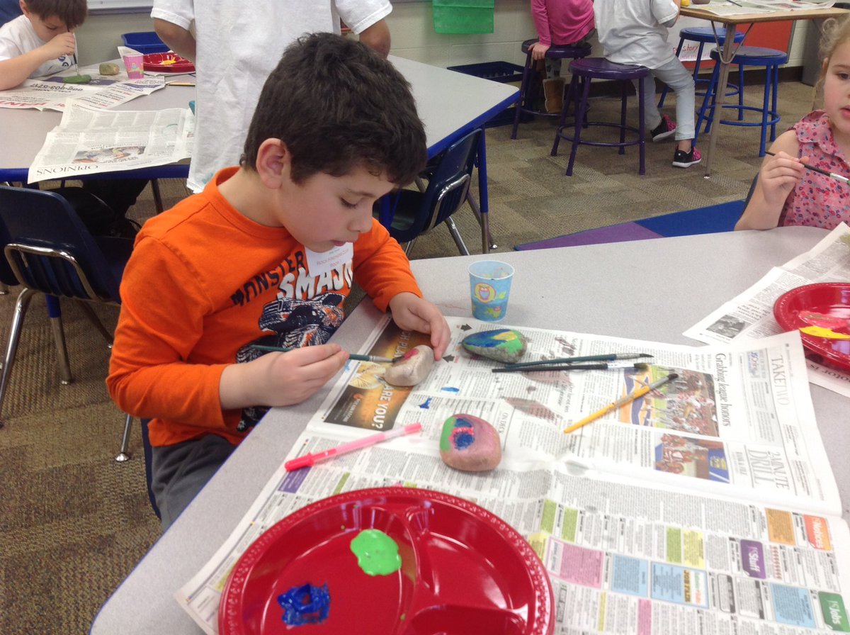 Kraus22A's tweet photo. Painting and spreading kindness in the Rock Kindness Club! #KindnessMatters #HawLAB https://t.co/6jr66l9qwV