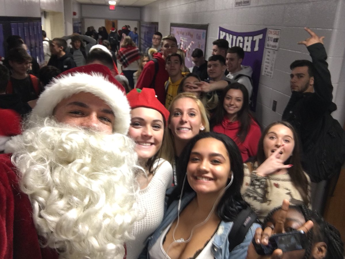 Just a few of the s(elfies)w/Santa, happy holidays!!🎅🏻🎅🏻