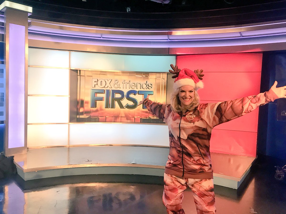 JaniceDean's tweet photo. @Arbys Today I wore @Arbys #MeatSweats on @FoxFriendsFirst #babygotback #merrychristmas @foxandfriends @jillianmele @SchmittNYC apparently they’re a thing... https://t.co/PeFJ8cNgqF