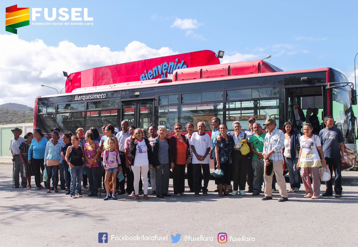 Fusellara's tweet photo. La Fundación social del estado Lara (FUSEL), en conjunto con @mundo_deninos y la Fundación del Niño Dejando Huellas, realizo un encuentro recreativo para los adultos y las adultas mayores que hacen vida en las casa de abuelos y abuelas del estado Lara #navidadesdejusticiaypaz https://t.co/8TgHwk0xVs