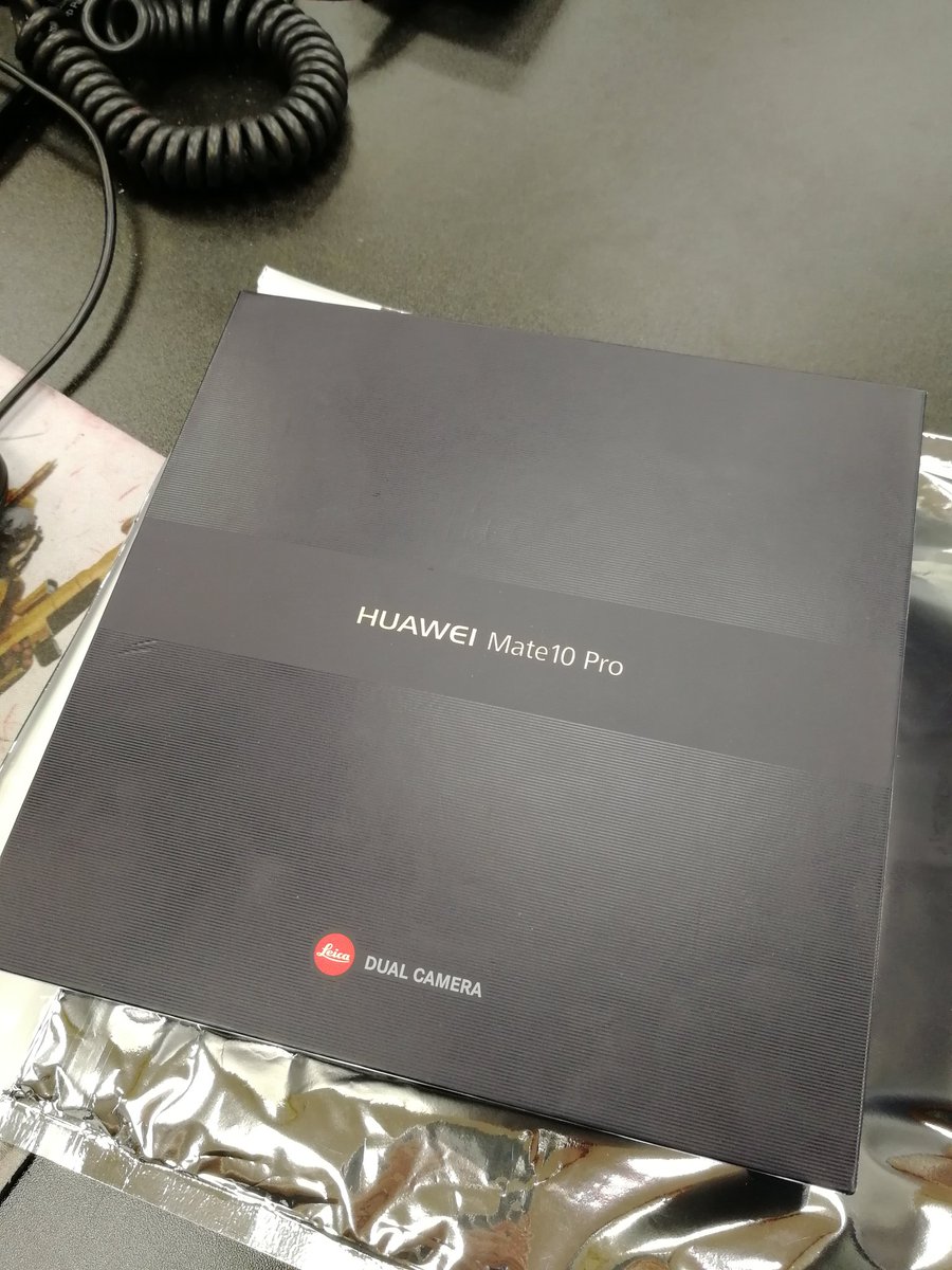 Alekstarlord's tweet photo. Très bel arrivage de test pour cette fin d'année: le #Huawei #MatePro10 !
Merci @huaweimobilefr et #RCPA :) https://t.co/Z3HcP3PoAv