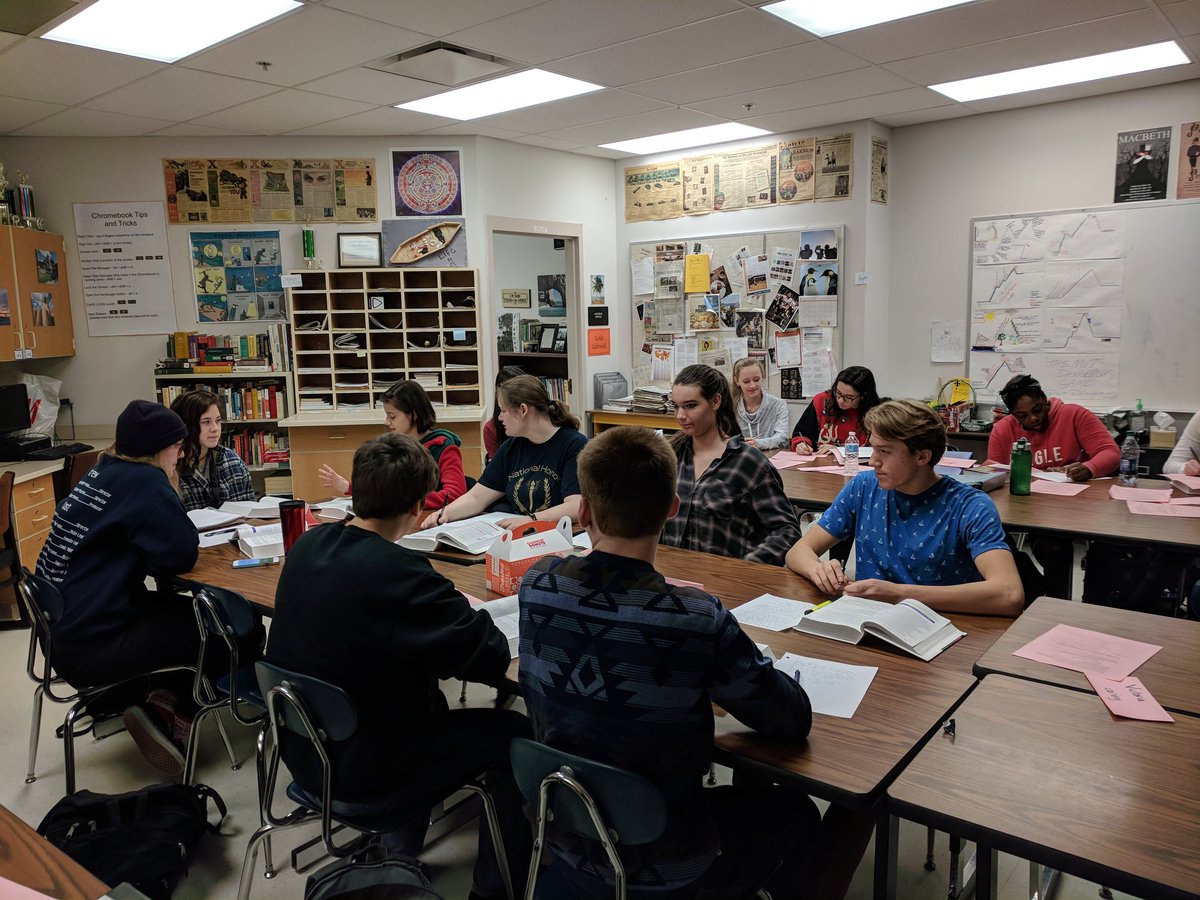 STCERenegEd's tweet photo. @StCharlesEast @StCharlesD303 Juniors and Seniors engage in Socratic discussion regarding the value of knowledge in the 21st Century. #lastdaybeforebreak #saintspride https://t.co/Ts0JC0AQ5n