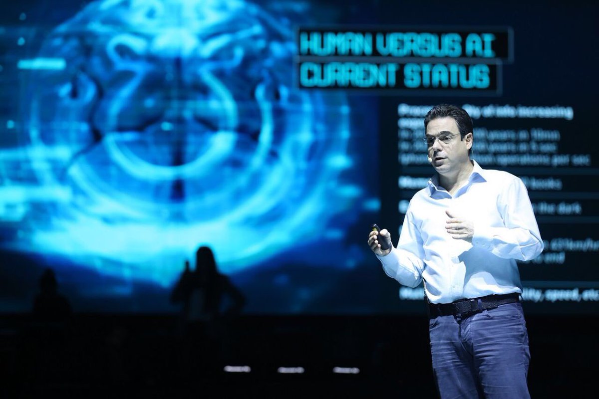 Chairman of Angels Lebanon H.E. @nicolasehnaoui takes the stage for a very inspiring presentation on Artificial Intelligence!
