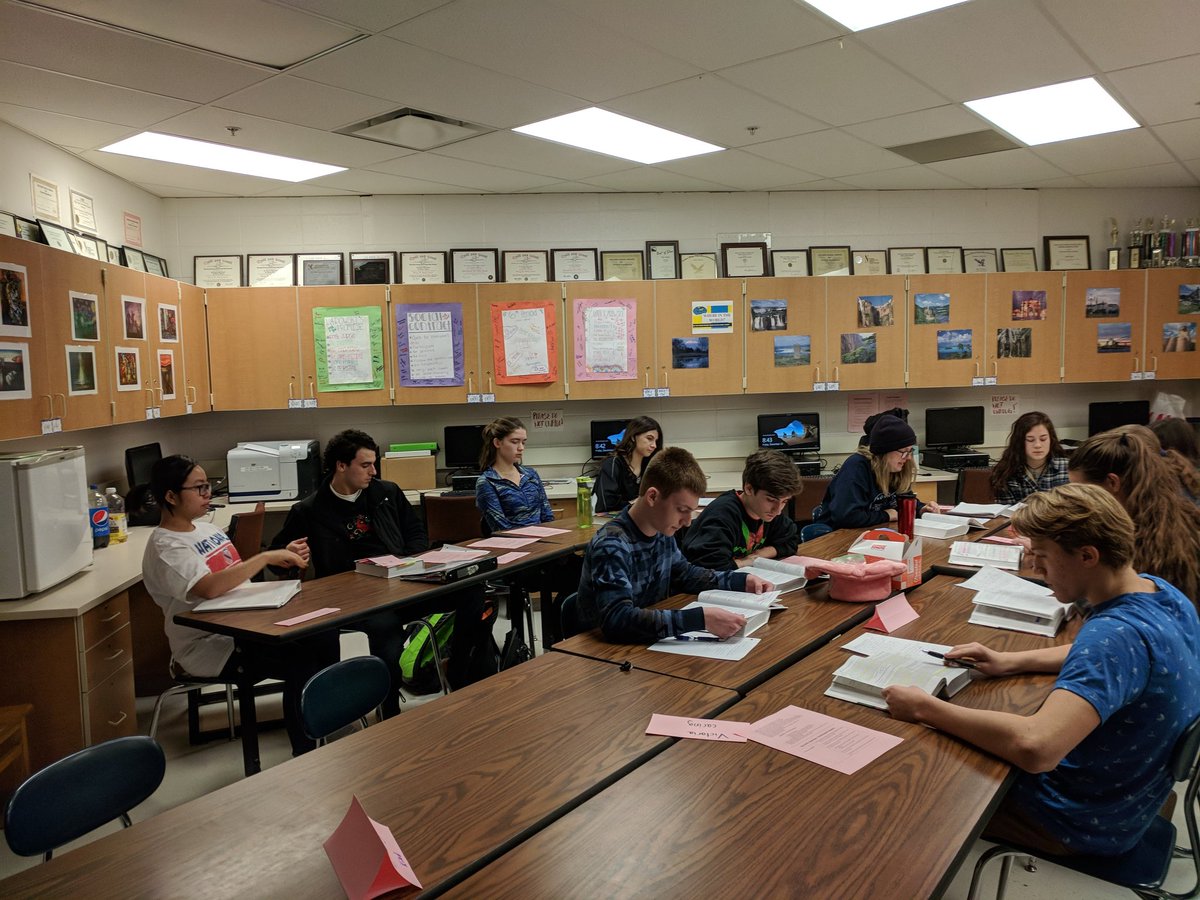 STCERenegEd's tweet photo. @StCharlesEast @StCharlesD303 Juniors and Seniors engage in Socratic discussion regarding the value of knowledge in the 21st Century. #lastdaybeforebreak #saintspride https://t.co/Ts0JC0AQ5n