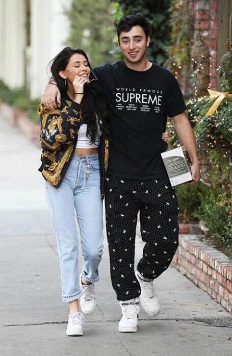 themaddspics's tweet photo. Do you ship them ? I really love Zack 💙 https://t.co/2genKyQbzF