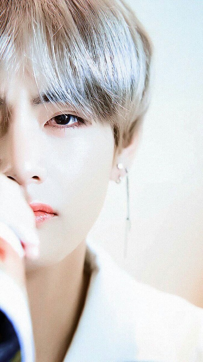 heyyyjude10's tweet photo. #VAppreciation #CloseUp #IsHeEvenReal #CGV #DoRealBoysLookLikeThis #WhereCanIFindOne #Taehyung https://t.co/LHdcGJCMlQ