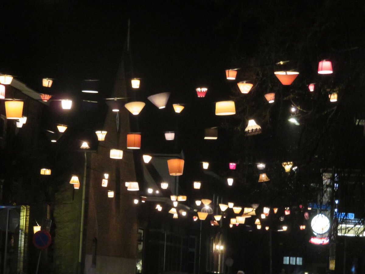 AltenaTVnl's tweet photo. Vanavond was de opening van de eerste editie van Kunstlicht Almkerk. Binnenkort ook te zien op Altena TV https://t.co/FGtgX2wB9p