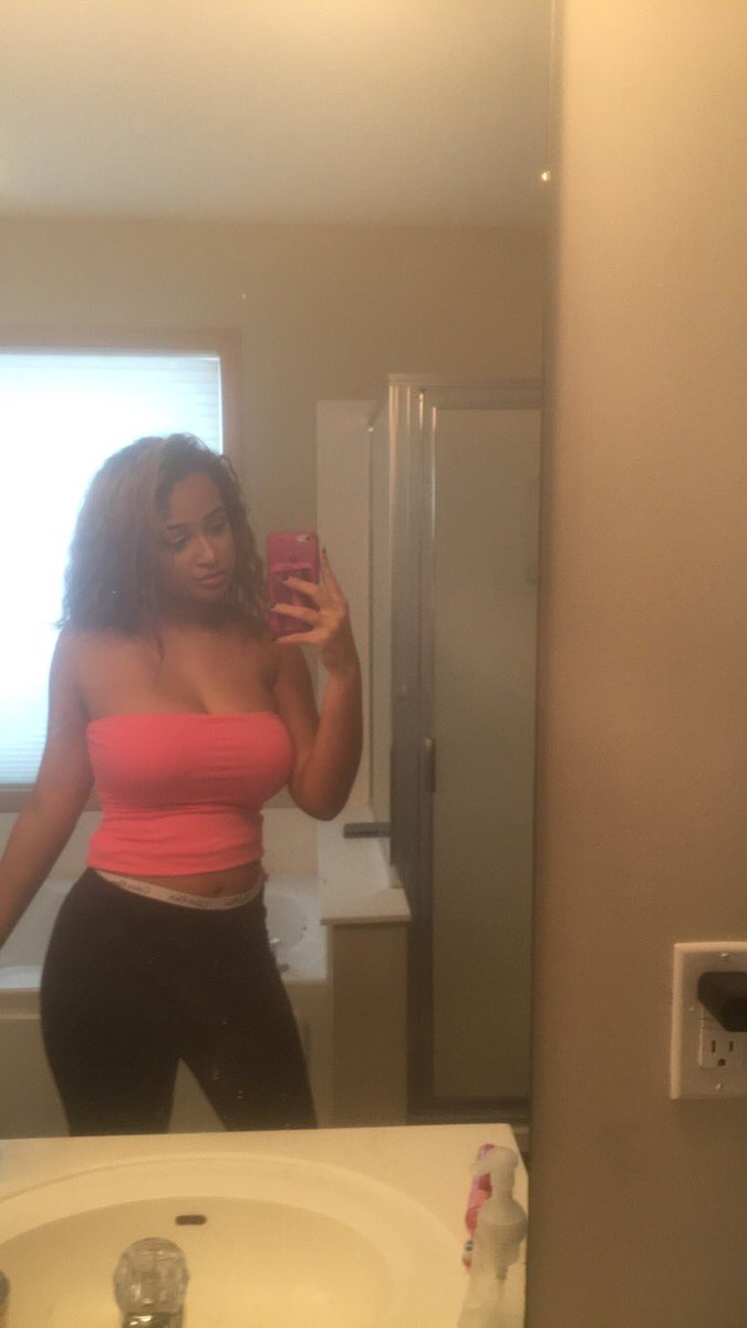 yo girlfriend a fuckin lame she a bozo👋🏽🤫