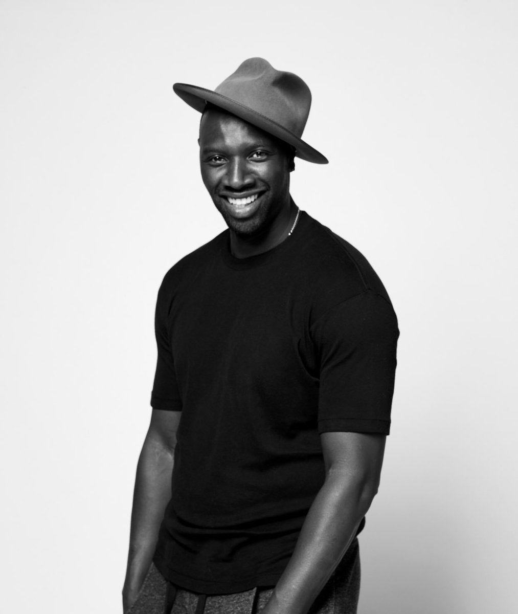 OmarSy's tweet photo. Joyeuses Fêtes 🎈🎈🎈🎈 https://t.co/gbGdr7SW0G