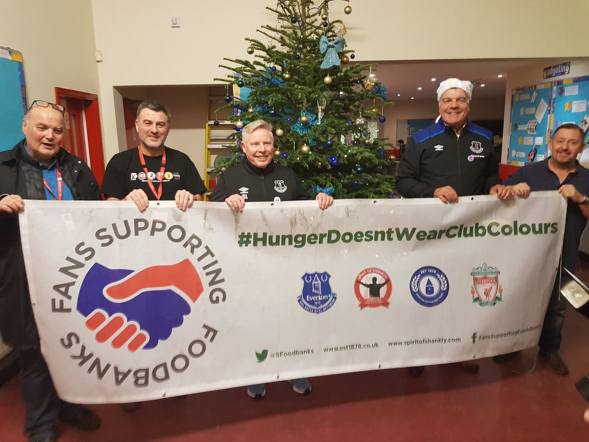 SFoodbanks's tweet photo. ⭕Big Santa,Little Santa and their helpers at the Foodbank yesterday
⭕Many thanks for taking the time out to visit us yesterday. Your donation was generous & most welcome
⭕It was delivered to local families who live within 200 yards of the Stadium.
#BigSamLittleSam 👏👏👏👏 https://t.co/uzQYlFFDB7