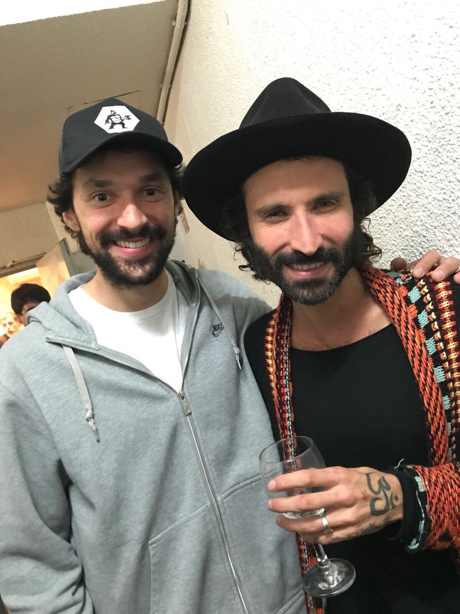 23Llull's tweet photo. No me cansaré nunca de escuchar la música de este gran tipo 🎸
Sigue haciéndonos disfrutar @Leiva_Oficial 
#ElUltimoIncendio https://t.co/SIKRat5zgL