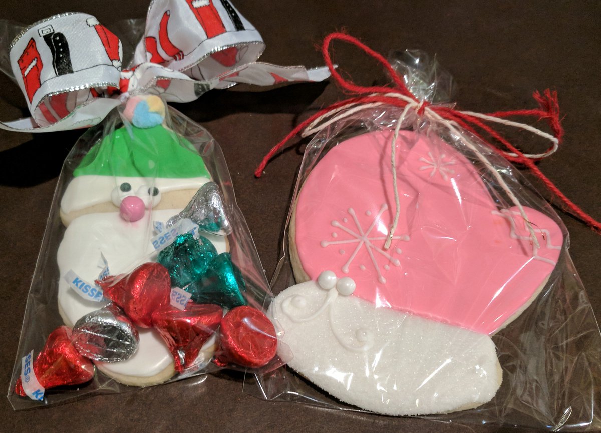 Last-minute stocking stuffers on your list? Need a treat for the kids you're seeing? Need a few minutes off?? They're all here <a href="/Crumsbys/">Crumsby's Cafe</a> ! Only two days left ... #CookieSanta