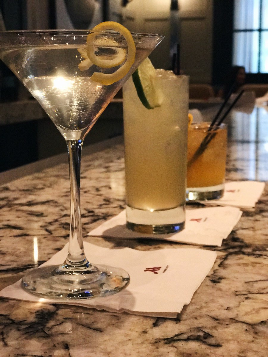 MHWestfields's tweet photo. Kick off your holiday weekend with delicious cocktails from Wellington's! https://t.co/WBwFY4FwBV