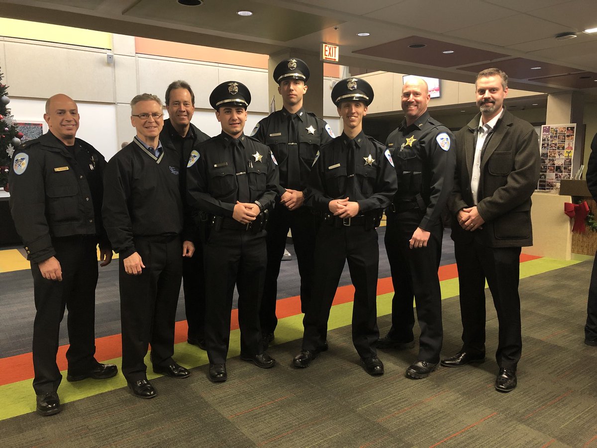 BGoss352's tweet photo. We are very pleased to announce that our 3 most recent hires have successfully graduated from @SLEA425 Officers Krebs, Mokrzycki and Vitello will now enter into an intense Field Training process at @AddisonPolice
#APDpride #AddsionAdvantage #APDrocks #SLEA https://t.co/rb0YXtIoDp