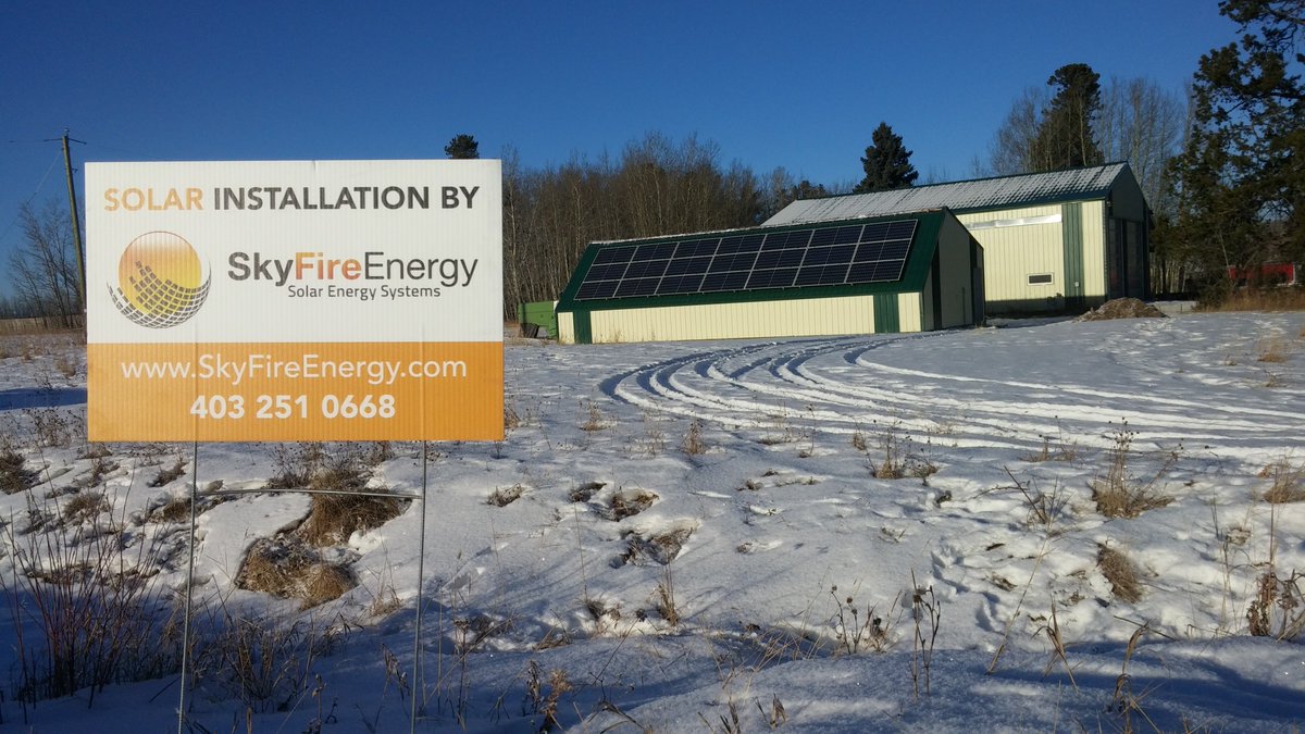 SkyFireEnergy's tweet photo. The sun is shining down on our winter wonderland #ArrayOfTheWeek near Bluffton, AB. This 7.35 kW grid-tied system has been approved for the Growing Forward 2 - On Farm Solar Photo-Voltaics Program!

#Solar #AB #EnergyEfficiencyAB #SolarRebate #GrowingForward2 https://t.co/gCag2fpvxa