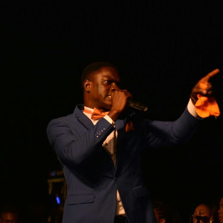 akcarolsfest's tweet photo. What a performance by David Ekene, a passionate worship leader.
#akcarolsfest2017 #EmmanuelGodiswithUs https://t.co/yxvQ34vXXd