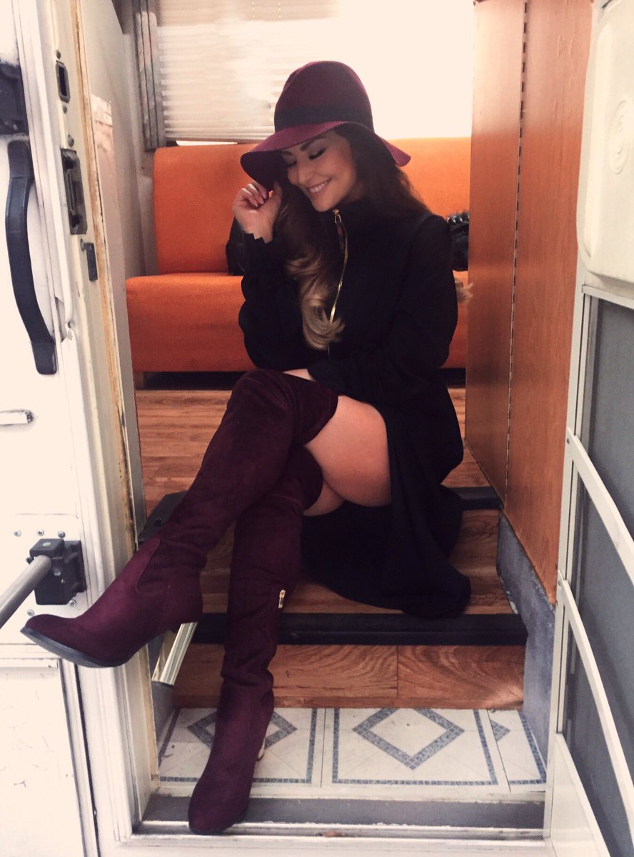 ✨Karen Leone✨ tweet media