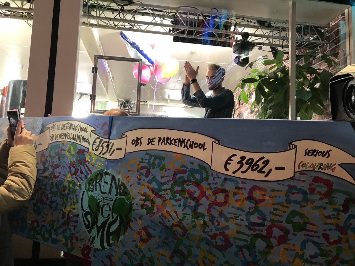 Ik hoop dat ons mooie doek nog een plaatsje krijgt in het GlazenHuis #SR17 <a href="/3FM/">3FM | We Want More!</a> #SeriousColouring