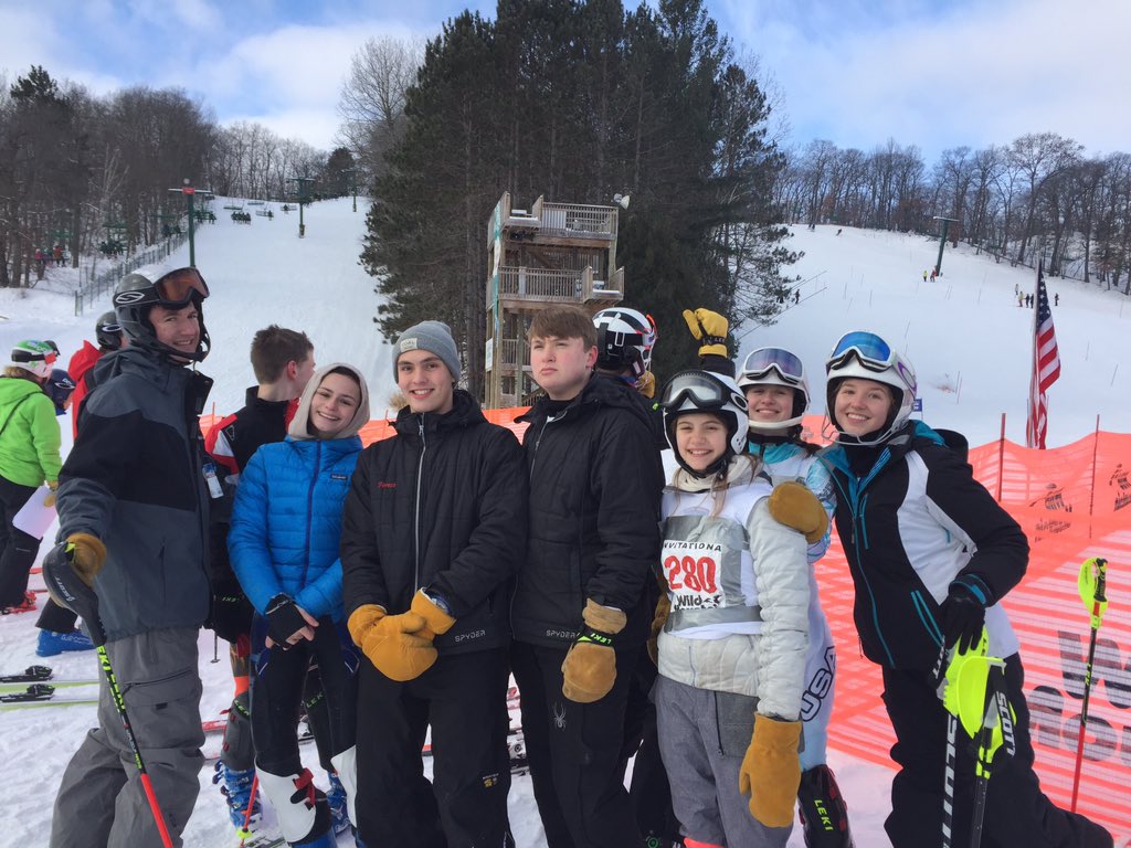 SusanSchuster's tweet photo. @MinnehahaAcad #alpine #ski @ Wild Mountain 2day #EatSleepSki #MyMinnehaha =support4 #arts #academics #athletics #TY https://t.co/cpxaY8j09D