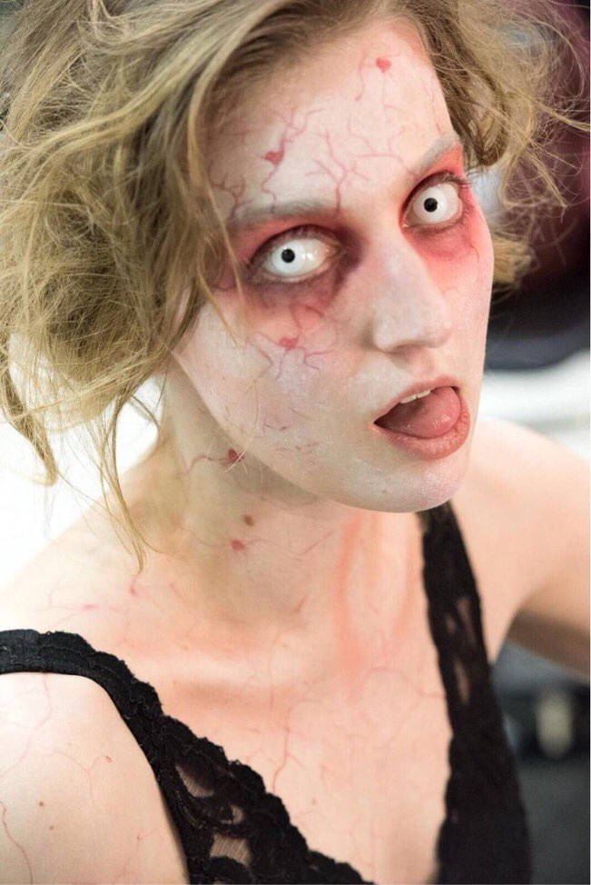 When someone says “Seasons Greetings” 
#merrychristmas  #happyhanukah #HappyKwanzaa  #happyday