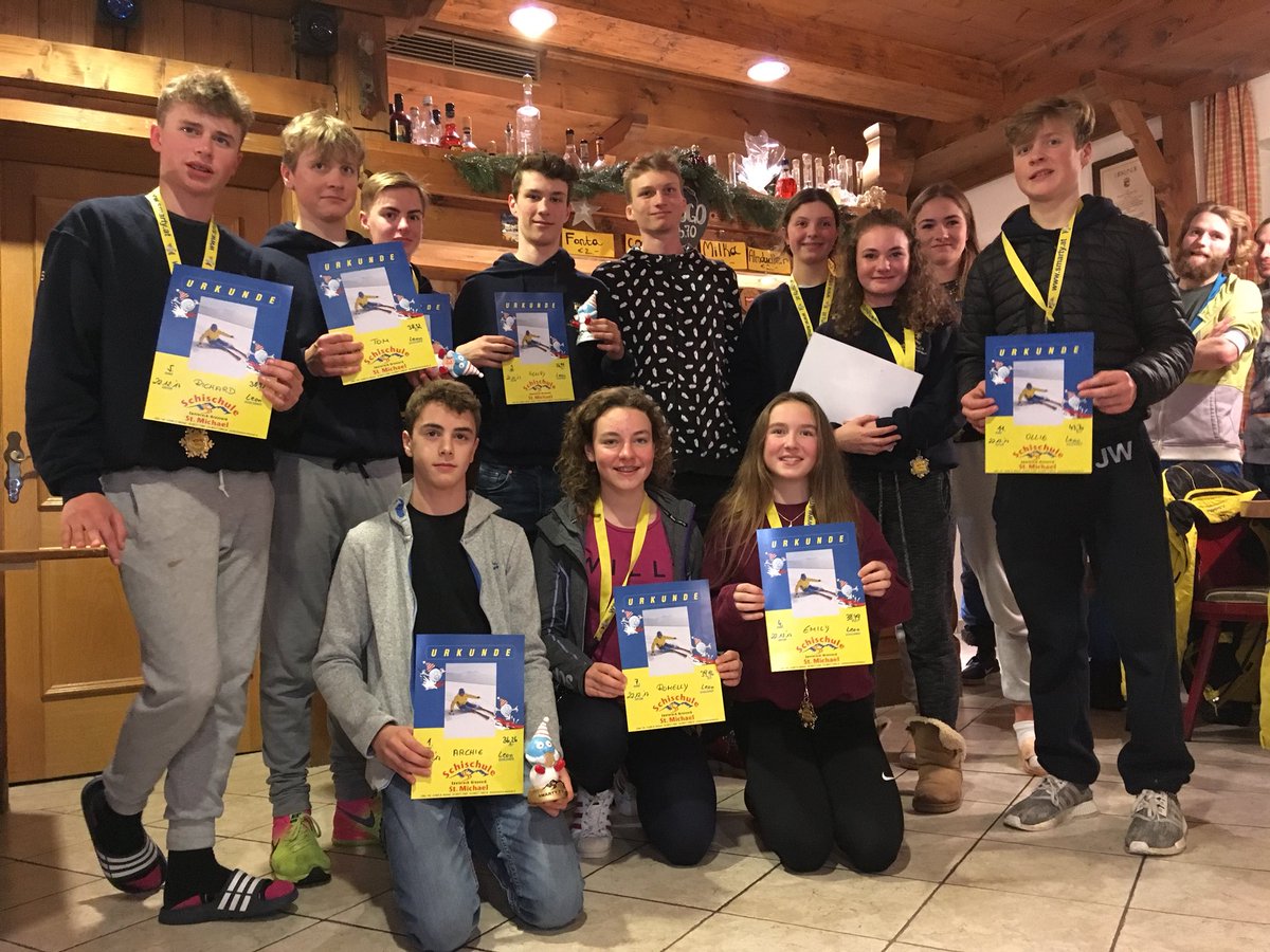 DCSSkiTrip's tweet photo. Our instructors came to our hotel for a presentation evening! #legends #slalom #part1 https://t.co/YTXXFwKHqY