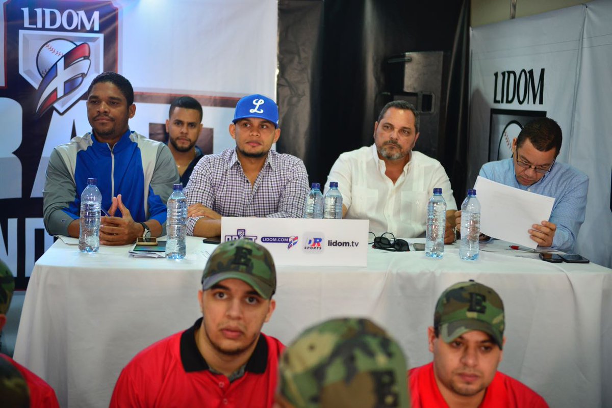 TigresdelLicey's tweet photo. Imágenes de nuestro equipo de Operaciones en el Draft.
#DraftLidom2017 https://t.co/UqL555AC3n