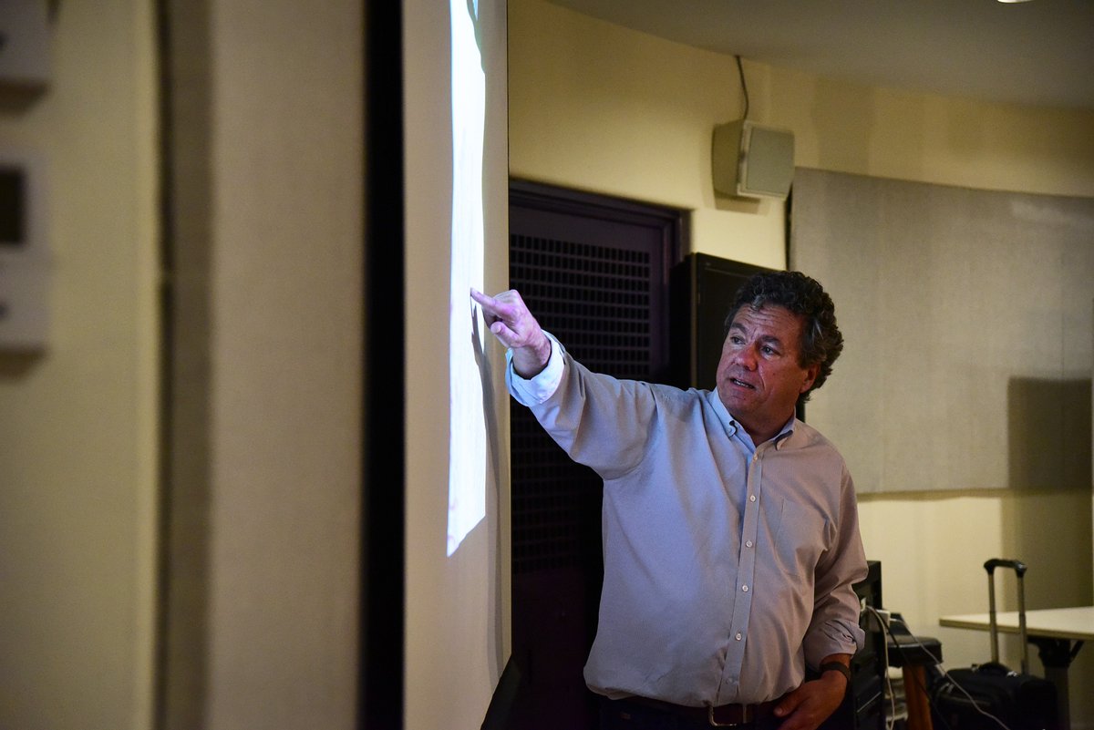 LigoProject's tweet image. Biologist Scott Lowe talks with students from Ligo Project &amp;amp; Eugene Lang’s Creating Solo Performance course about tumor-suppressor genes #LigoatLang #sciart #TNS