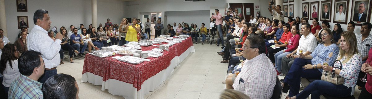 TodosSomosPR's tweet photo. El alcalde #SergioLorenzoQuirozCruz celebró el brindis navideño el último de su administración, acompañado por integrantes de su comuna, trabajadores de confianza y sindicalizados https://t.co/oeX7y6vKNi