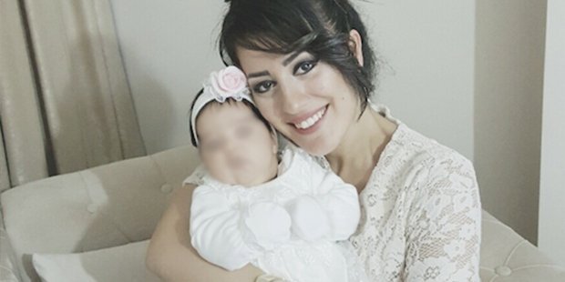 orhanaydin6's tweet photo. Canlı yayında ÇOCUKLAR ÖLMESİN dediği için, Ayşe Çelik öğretmeni 2 aylık kızıyla tam 1 yıl 2 ay cezaevine atacaksınız öyle mi?
Sonra insan hakları, adalet, hukuk, din, iman, vicdan diye nutukta atın..bu halkın ihtiyacı var! https://t.co/0rc1kOXvxb