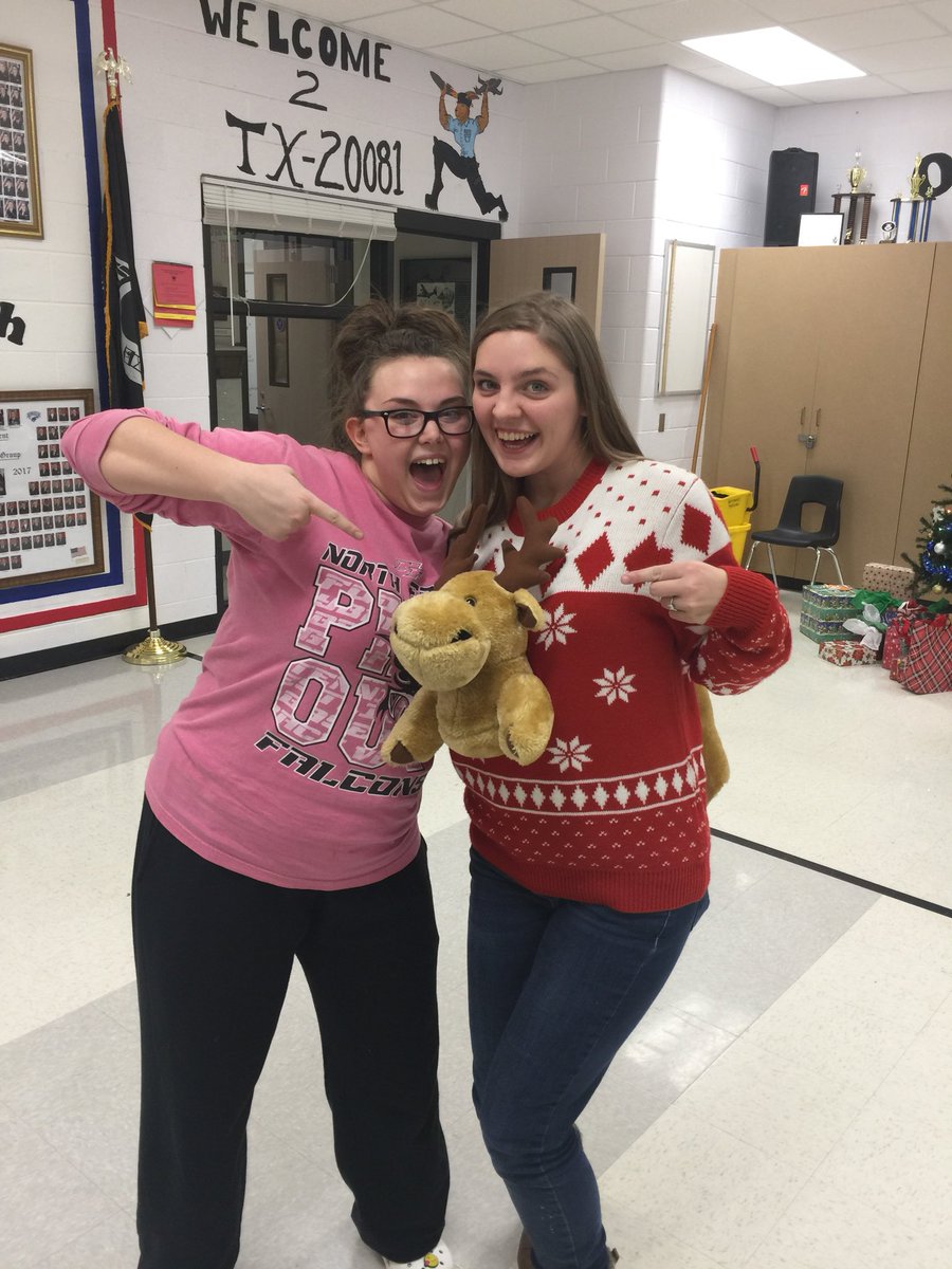 gearydreamhomes's tweet photo. Last AFJROTC hangout of the year! Merry Christmas and Happy New Year! #oneteamoneunitonefamily https://t.co/pRnLtRay8t