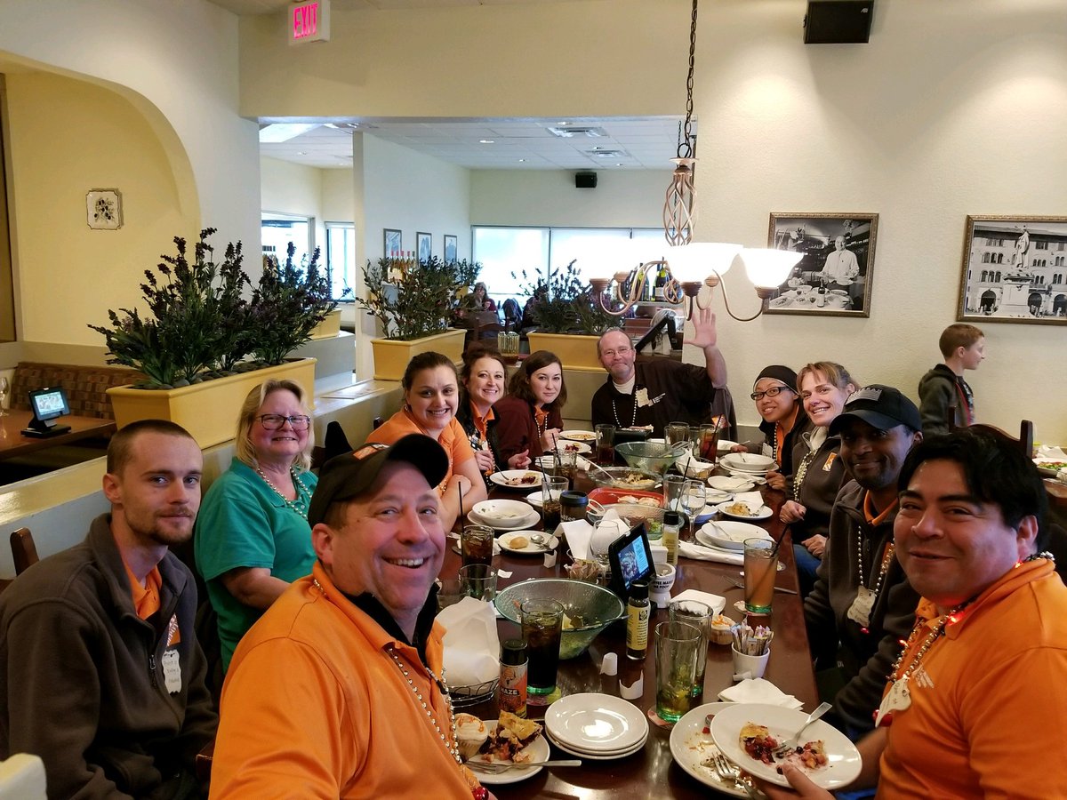 typie3_'s tweet photo. We have an amazing MET at 6583!!  Christmas lunch and gift exchange at Olive Garden today with our special guest, Anita, store associate that goes above and beyond, consistently living that orange promise! Thank you, Anita and MET 6583, for all you do every day!! #bestteamever https://t.co/76NtqGZJYU