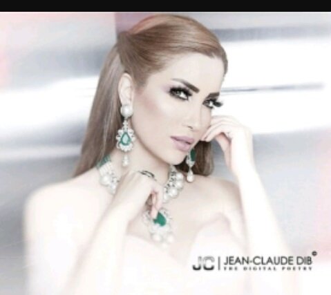 #وﻷني عاشقة متميزه

#ومستبده  بعشقي لك

#سأقطف أزهار عشقي من السماء

#وازين خصﻻت شعري بنجوم الهواء

#وأكون الفاتنة صاحبه الصوت المبحوح

#مليكه قلبك الوحيدة 

#التي باطﻻلتها تمحو

#كل نساء الكون اجمعين بعيون

#نجوم_العالم_للدعم 🌟

#قمر_الشام