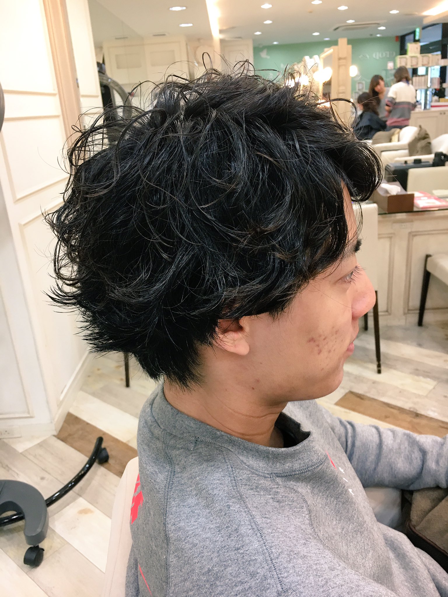 太田佳祐 Twitter પર ハイスパイラルパーマ 長さが必要です 普通のパーマに飽きた人はこれ いろんな方向に散る毛先がいい メンズパーマ ワックスつければこれに勝手になります ある程度長さが必要ですがやりたい方はご相談ください T Co