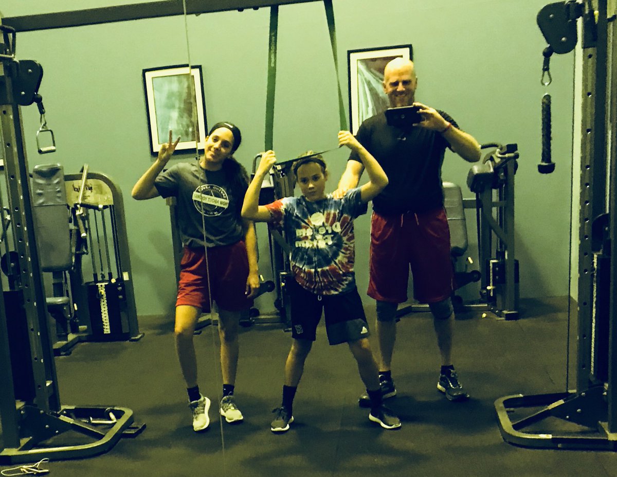 Rollpride1's tweet image. #prideinwork🎄👍🏀⛹🏽‍♀️