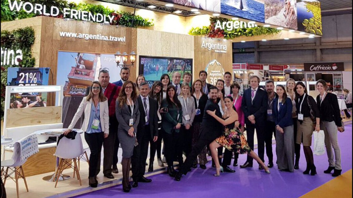 tangomice's tweet photo. 2017 un año fantástico! 
¡Gracias a nuestros amigos! 
¡Les esperamos en 2018 con más Tango en nuestras vidas!
¡Feliz Navidad y un gran 2018! 
A &amp; G https://t.co/rZzGGwmi9i