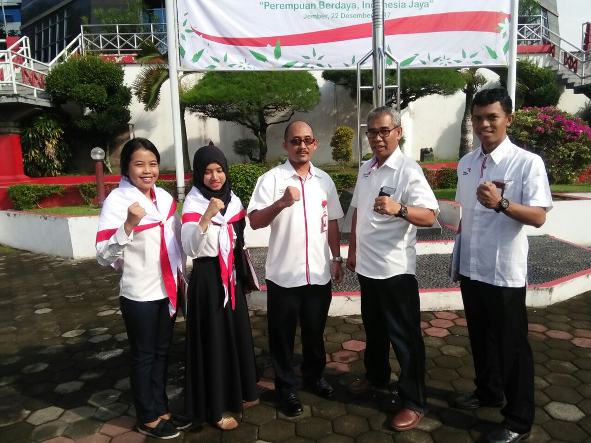 rizka_muchtar's tweet photo. Regenerasi karyawan @TelkomIndonesia 
Selamat atas pengangkatan Kartap di @WitelJember 

@_funtastic5_ 
#hariibu2017 https://t.co/dAji6n8f8B